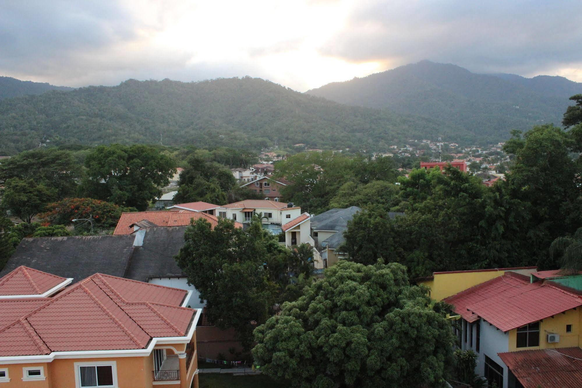 Boutique Hotel La Cordillera San Pedro Sula Exterior photo